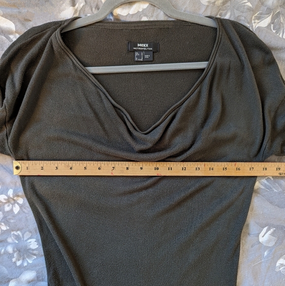 🌟3/$20🌟 - Woman's Long Top - Picture 4 of 6